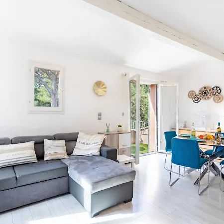 Font Mourier-6 By Interhome Apartmán