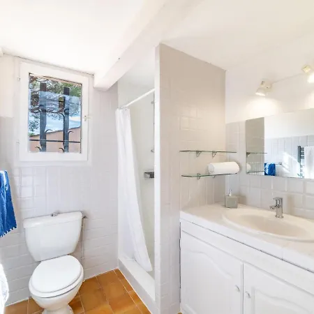 Font Mourier-6 By Interhome Apartmán Gassin